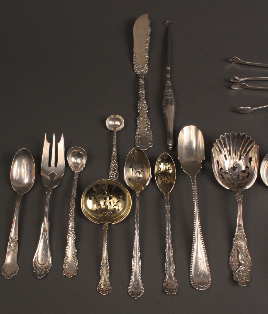 Lot 396: Sterling silver flatware, 16 assd. pieces