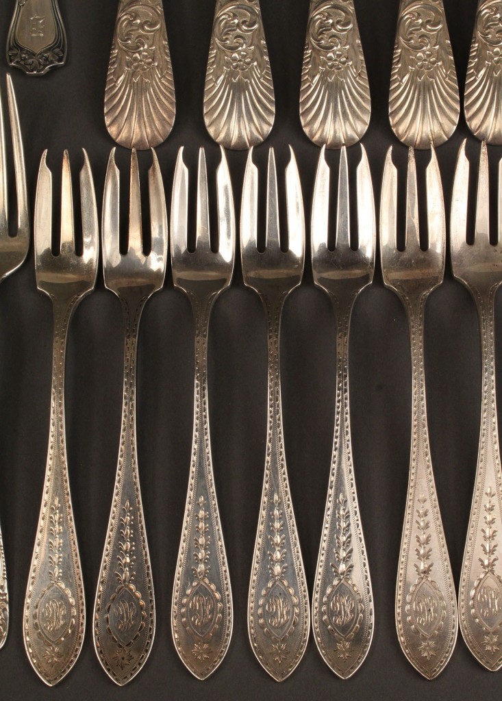 Lot 407: Lot of 19 sterling silver forks, assorted patterns