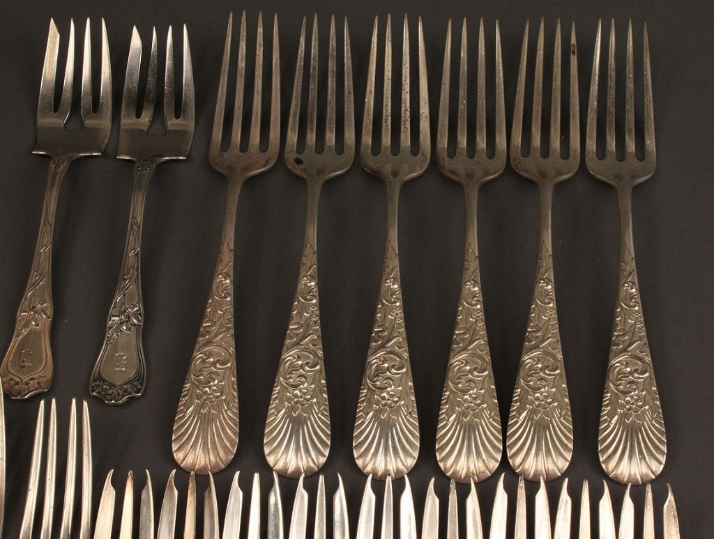 Lot 407: Lot of 19 sterling silver forks, assorted patterns