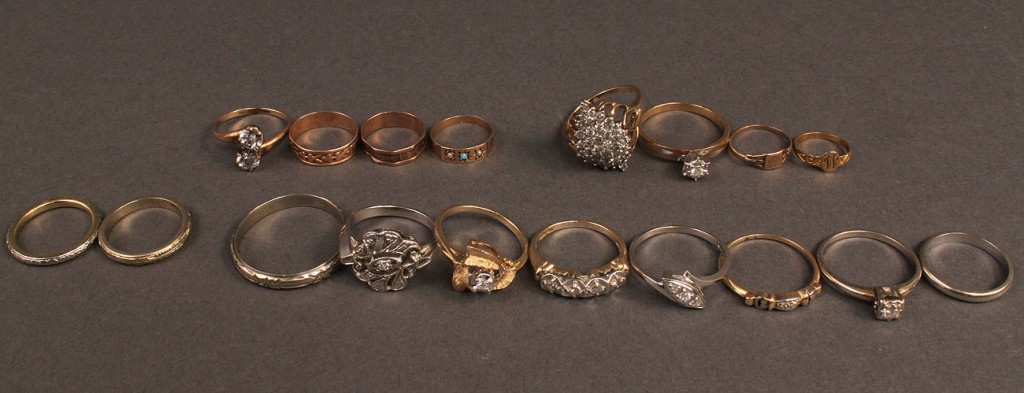 Lot 480: Lot of 18 Gold Rings