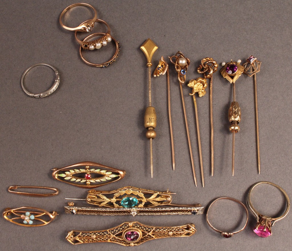 Lot 488: Assorted 10K-18K gold jewelry, 19 pcs.