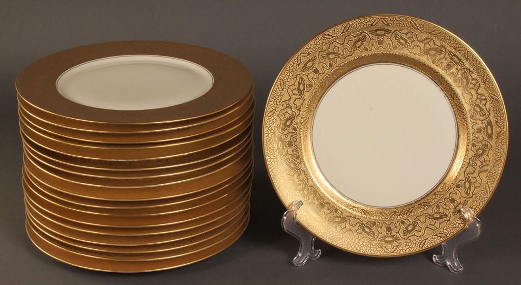 Lot 498: Assembled Set of gold rim porcelain plates, 18 pcs.