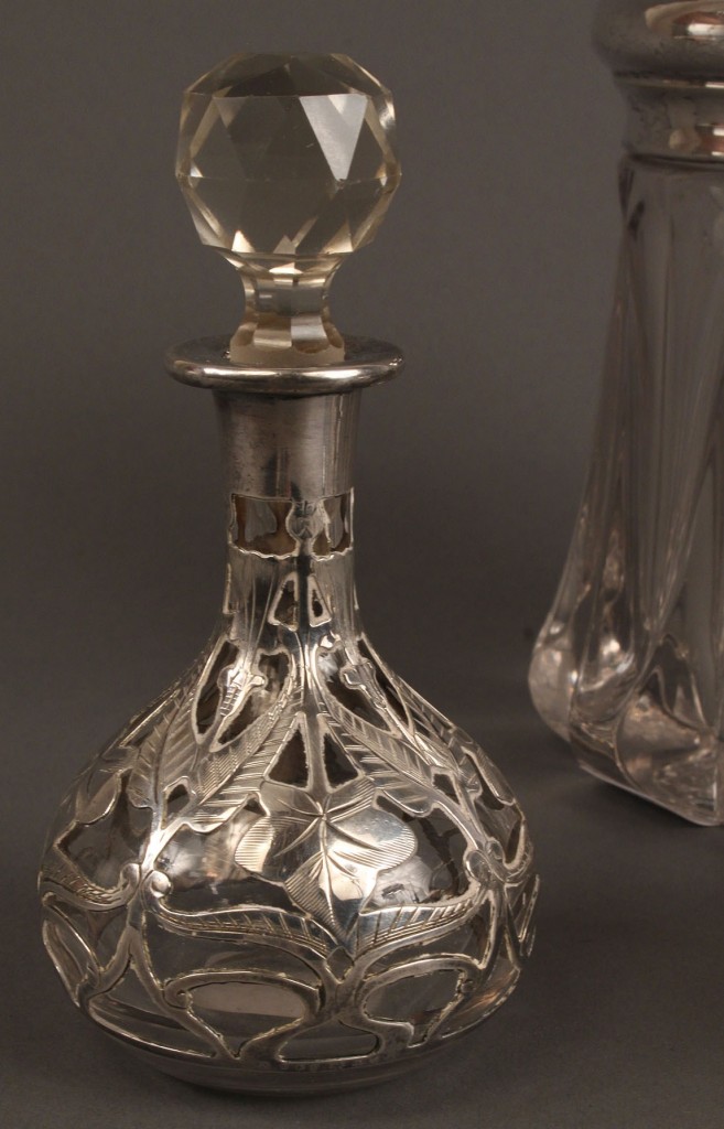 Lot 546: Silver and glass vanity items, 4 pcs