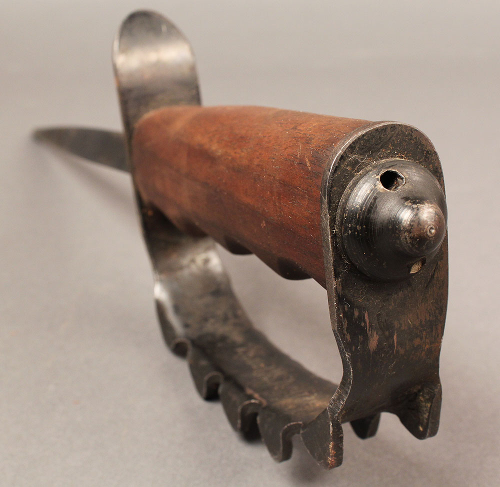 Lot 587A: WWI US Model 1917 Trench Knife Knuckle Duster ACC