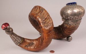 Lot 70: 19th c. Scottish Ram's Horn Snuff Mull