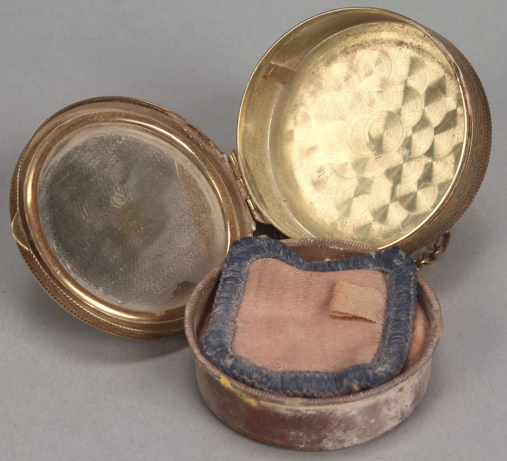 Lot 167: Ladies 14K Gold Compact