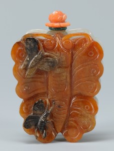 Lot 18: Chinese Hardstone Snuff Bottle, Butterfly form