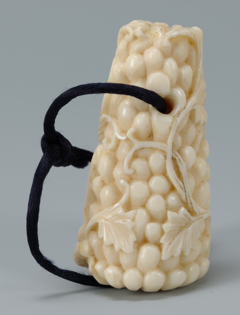 Lot 210: 2 Carved Asian Ivory Items