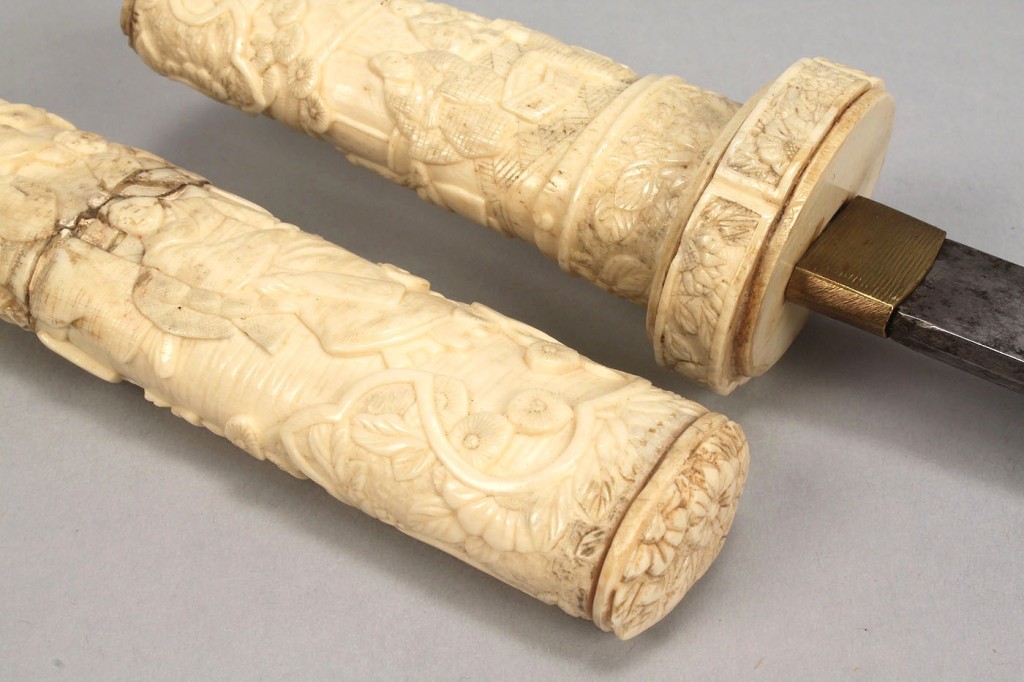 Lot 211: Japanese Ivory Dagger or Tanto