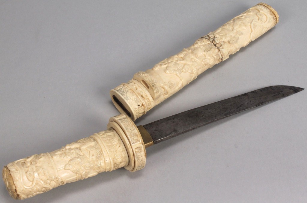 Lot 211: Japanese Ivory Dagger or Tanto