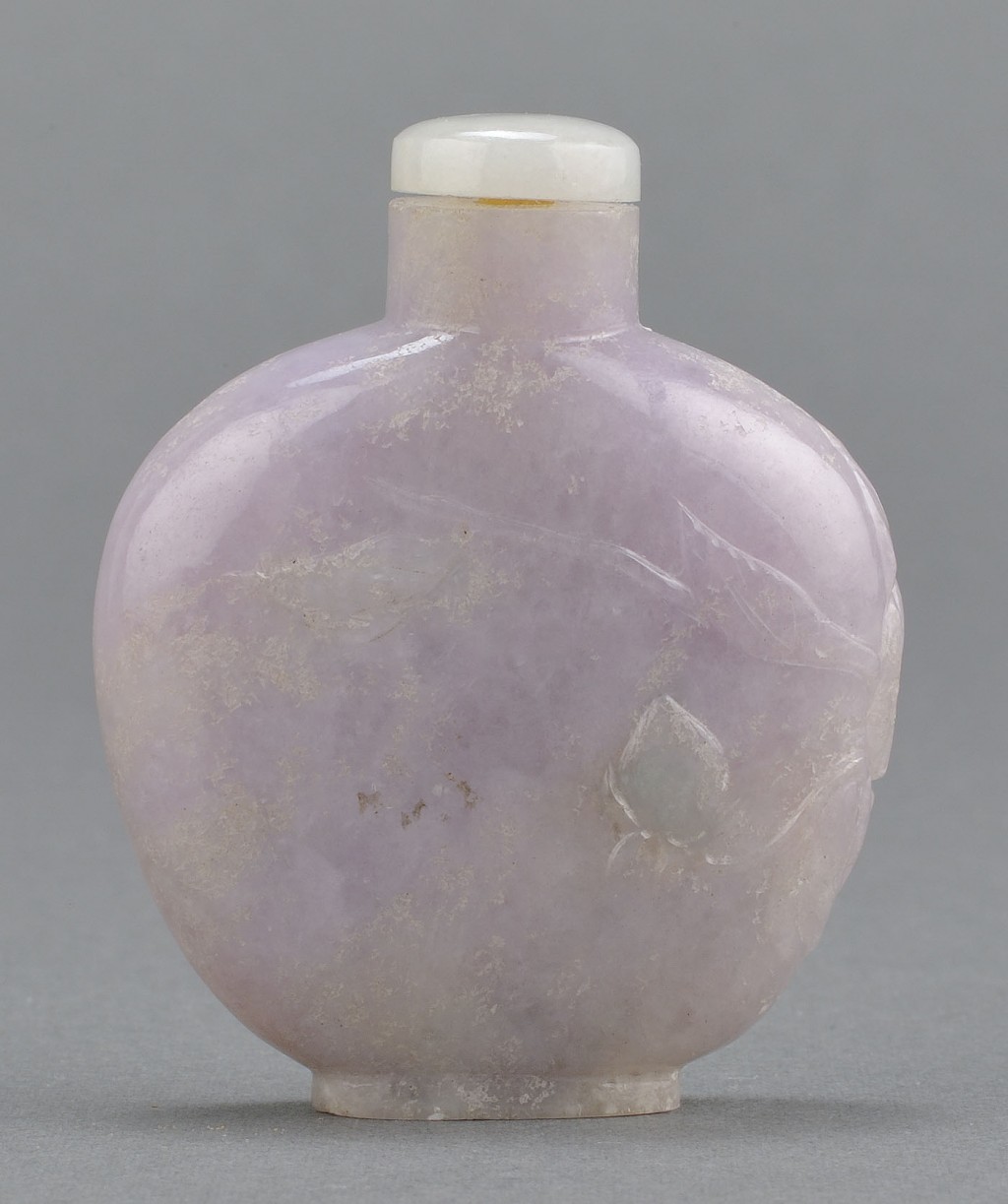 Lot 239: Chinese Carved Lavender Jade Snuff Bottle