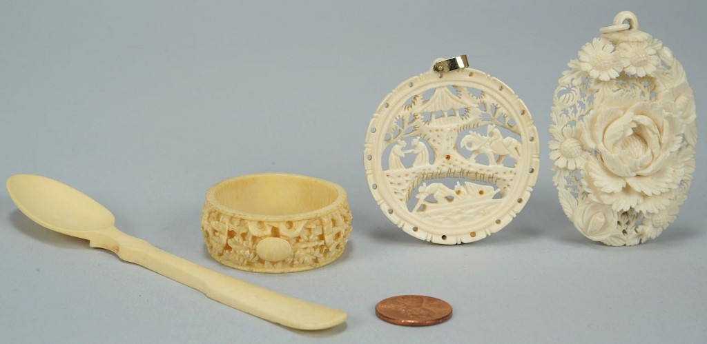 Lot 23: A Collection of 4 Chinese Ivory Items