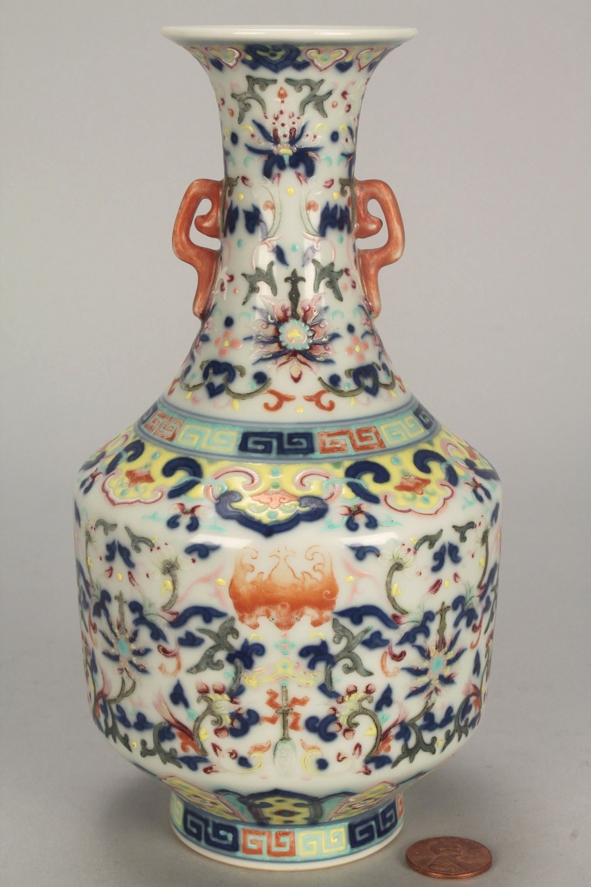 Lot 263: Chinese Famille Rose Porcelain Vase