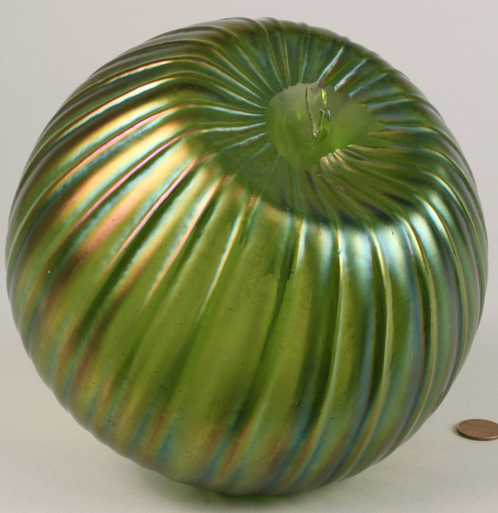 Lot 327: 3 Art Glass Items, Vase, Bowl & Lamp Shade