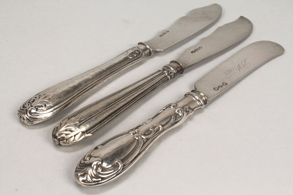 Lot 365: 15 coin & early sterling silver knives