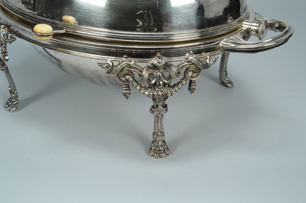 Lot 383: Victorian silverplated revolving breakfast dish