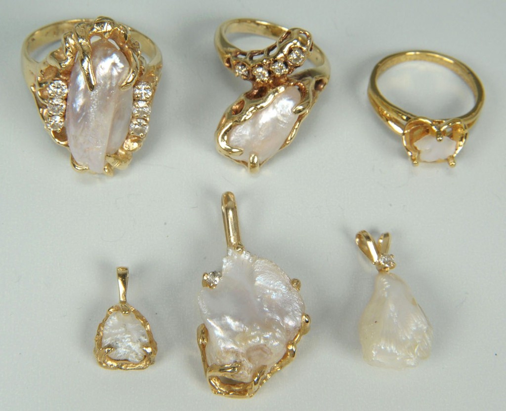 Lot 393: Group of Freshwater Pearl Jewelry, 6 items