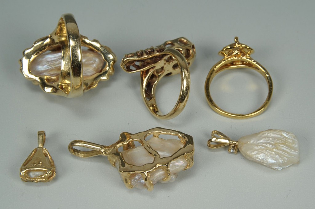 Lot 393: Group of Freshwater Pearl Jewelry, 6 items
