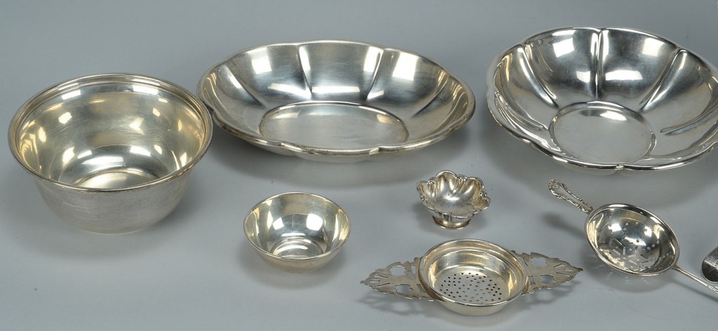 Lot 513: Ten small sterling tableware items