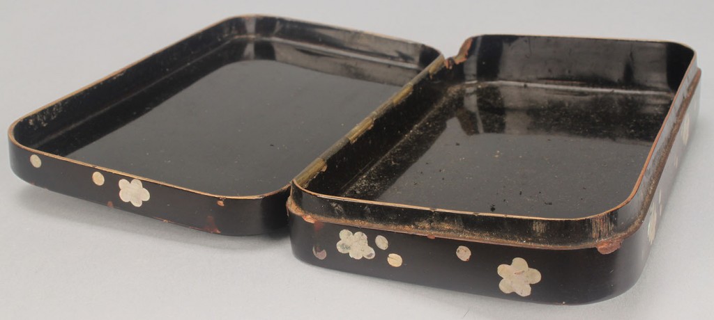 Lot 532: Asian soapstone seal & inlaid mother-of-pearl box