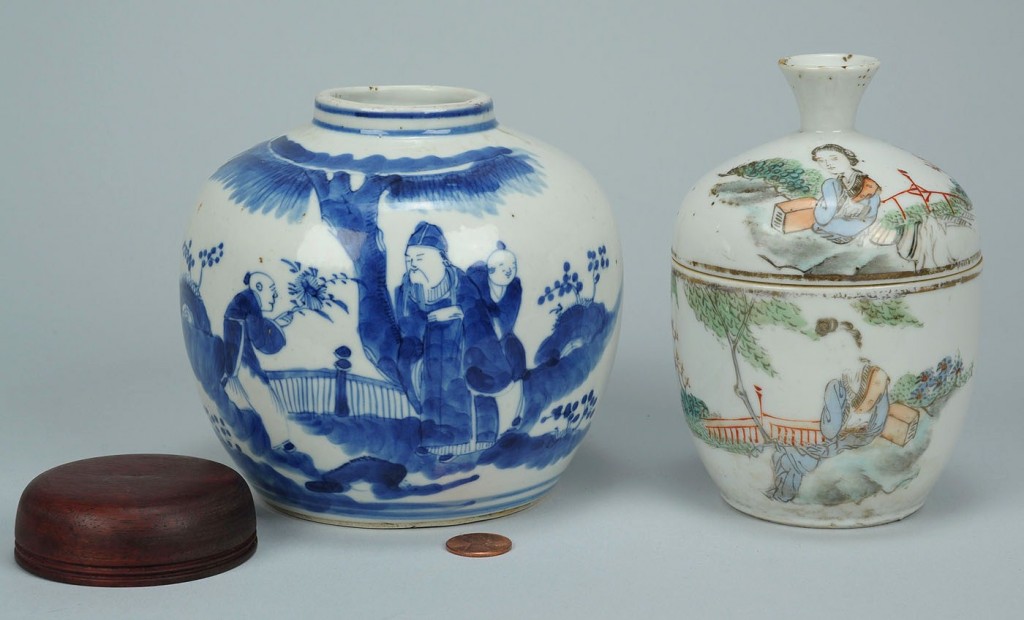 Lot 542: 2 Chinese Porcelain Jars