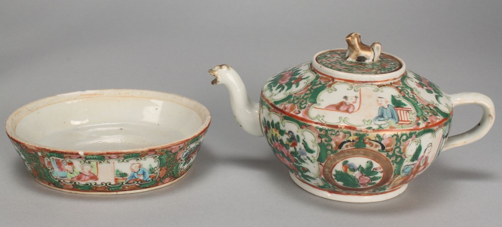 Lot 548: Grouping of Asian porcelain items and diorama, 6 p