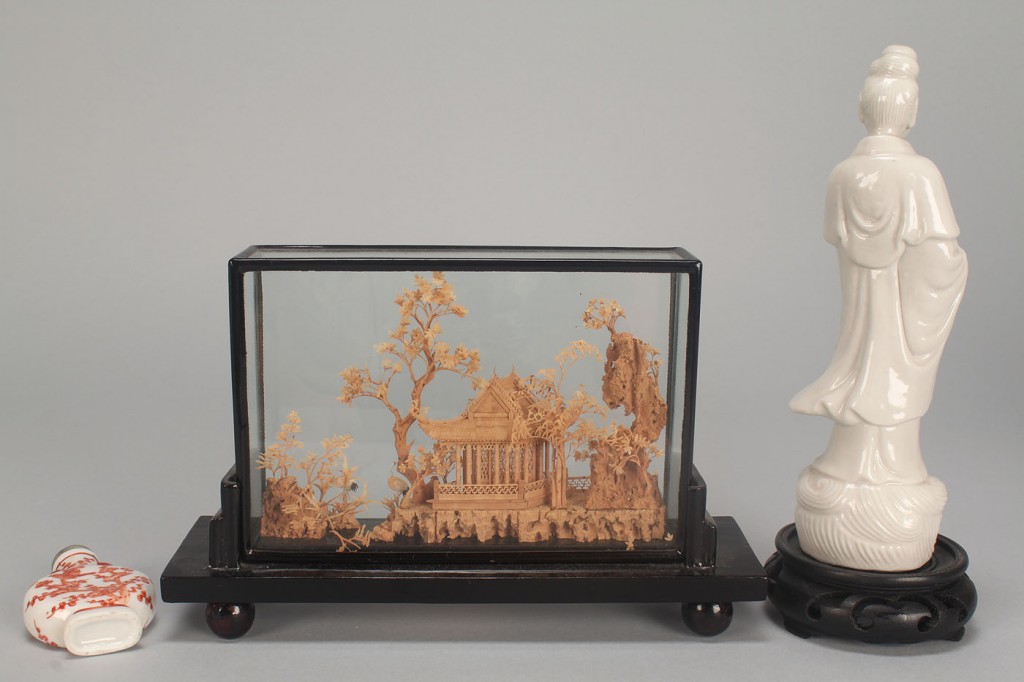Lot 548: Grouping of Asian porcelain items and diorama, 6 p