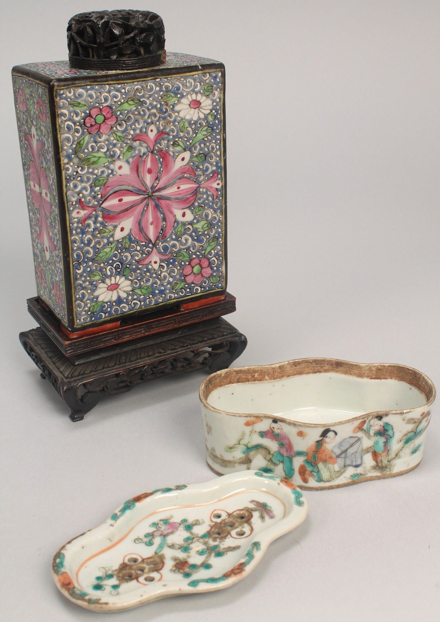 Lot 549: 4 Chinese Porcelain Items
