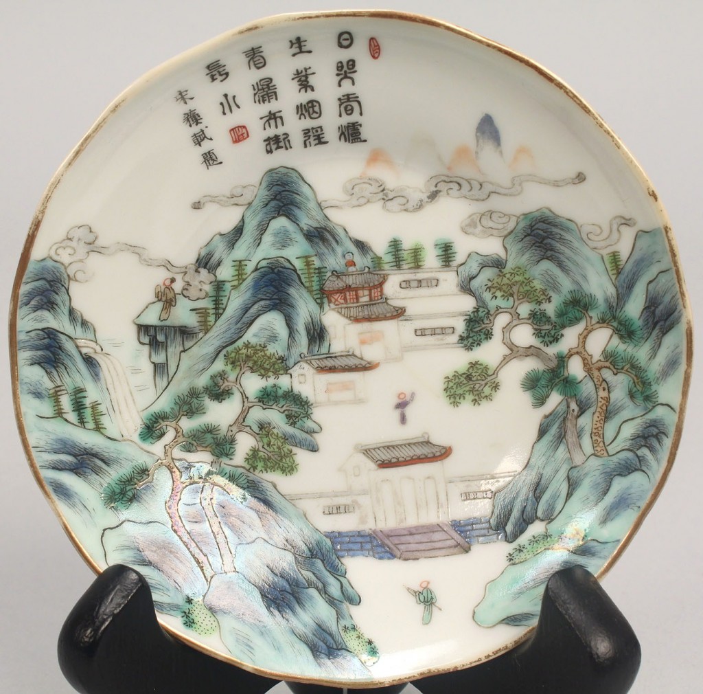Lot 549: 4 Chinese Porcelain Items