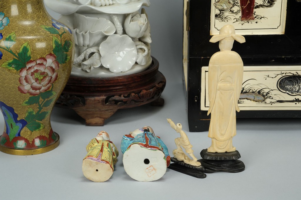 Lot 558: 7 Asian Decorative Items: cabinet and figures