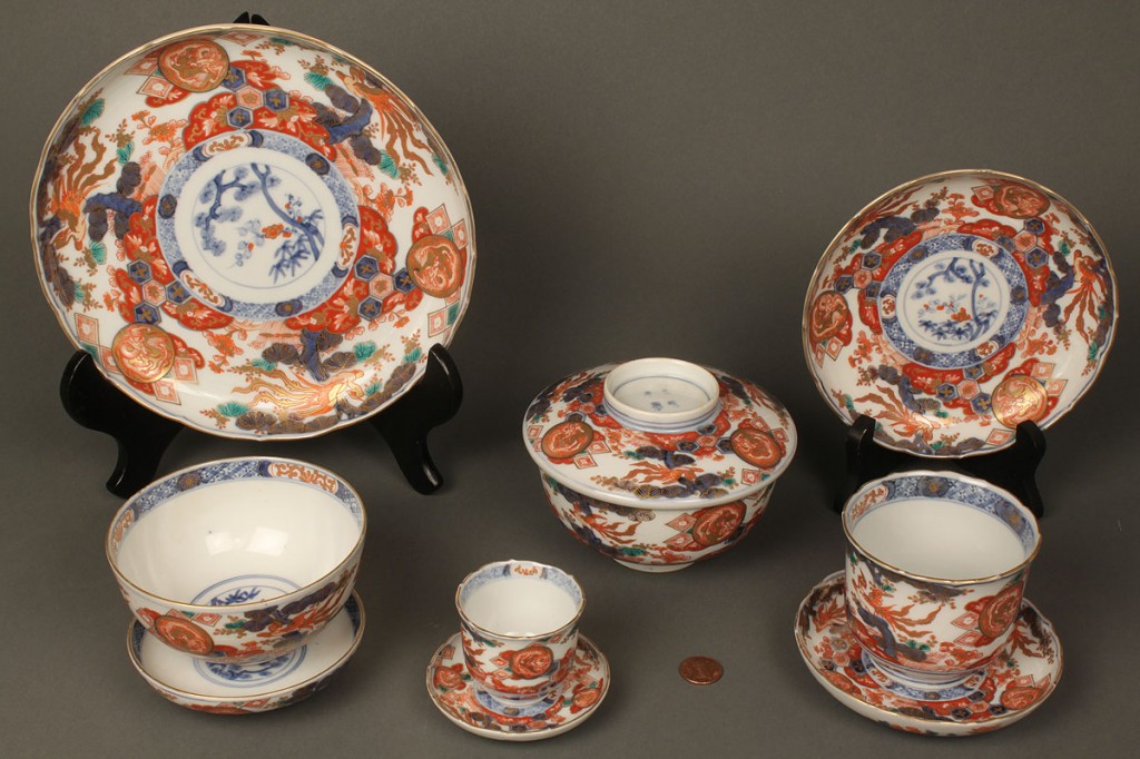 Lot 561: Assembled Set of Chinese Imari Porcelain, 10 piece