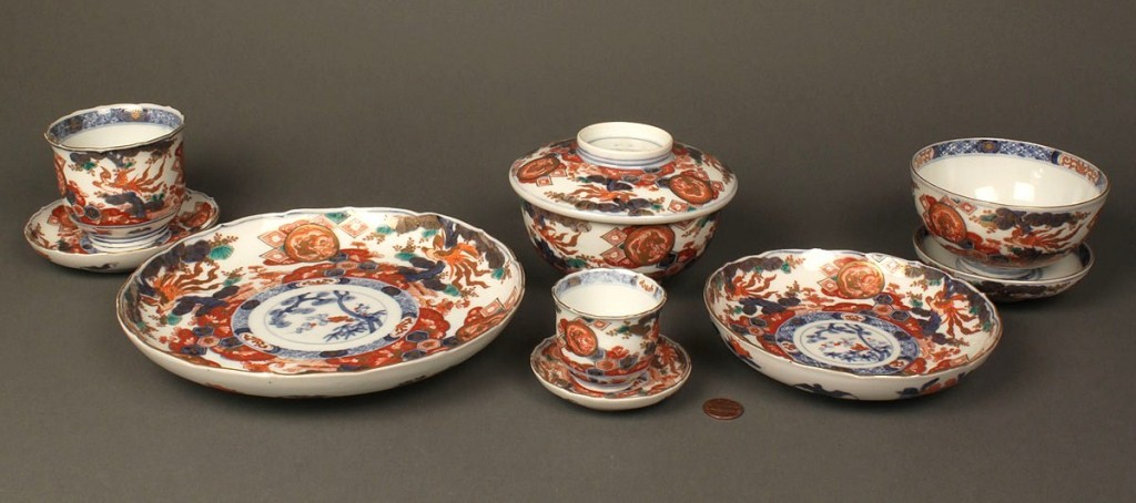 Lot 561: Assembled Set of Chinese Imari Porcelain, 10 piece