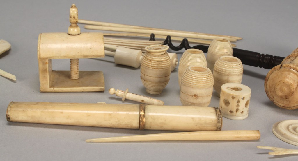 Lot 603: Assorted small ivory and bone antiques