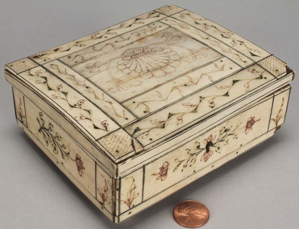 Lot 605: Ivory trinket box