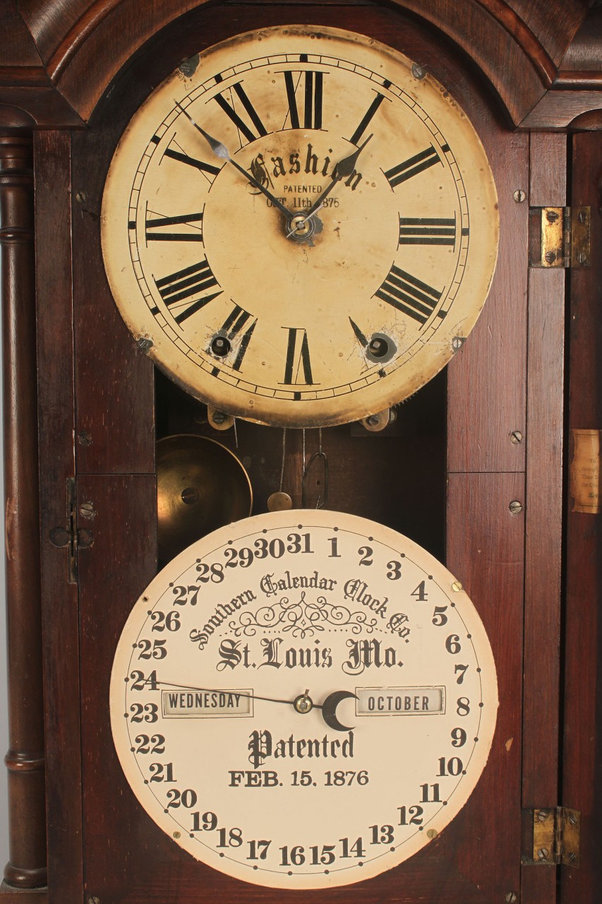 Lot 716: Thomas Fashion Double Dial Southern Calendar Clock