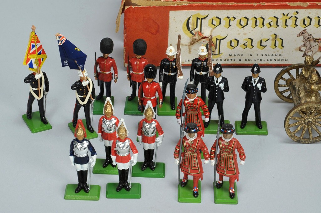 Lot 730: Mini Coronation Coach & Brittain's Toy Soldiers
