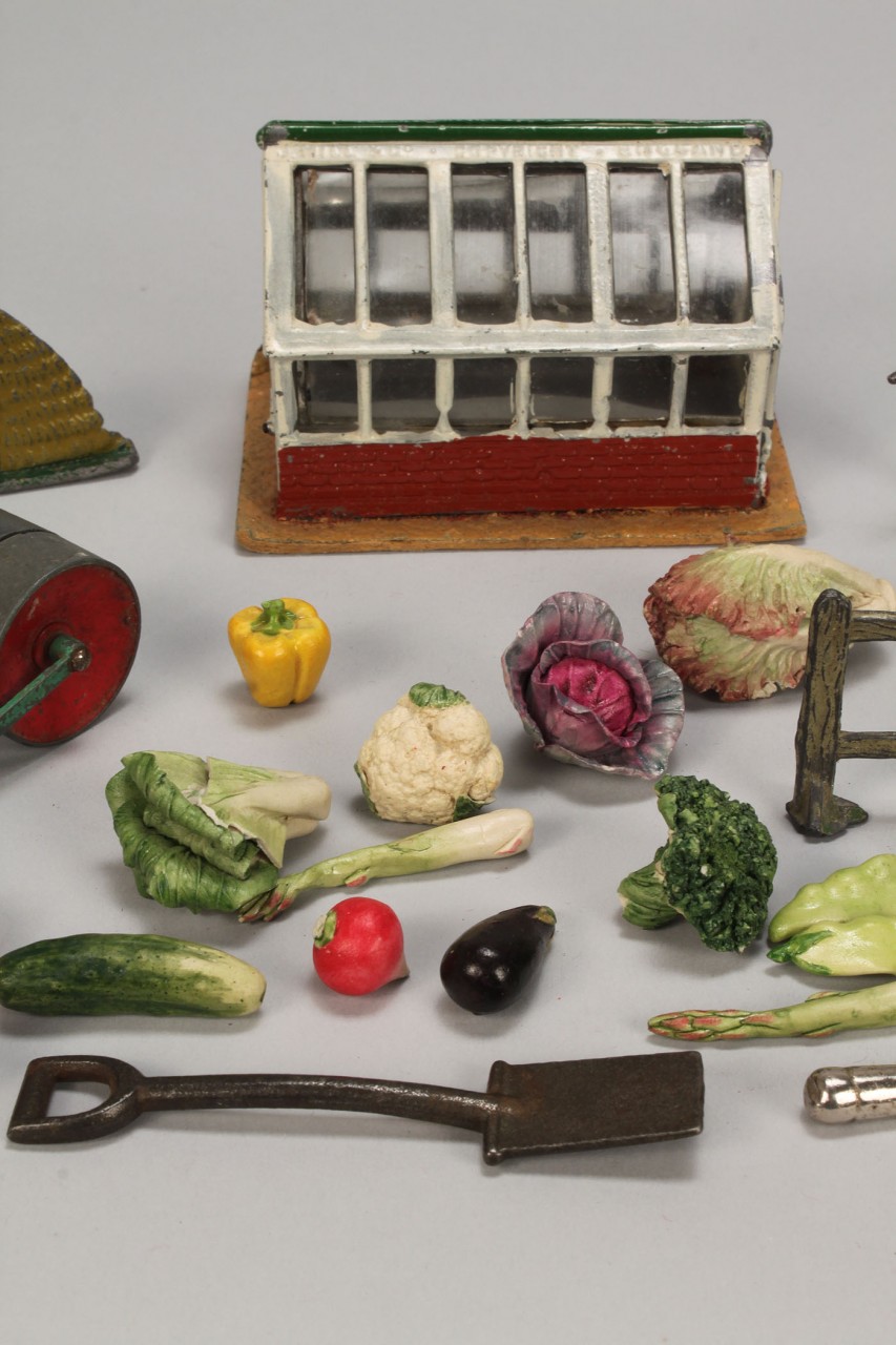 Lot 732: Collection of Miniature farm novelties