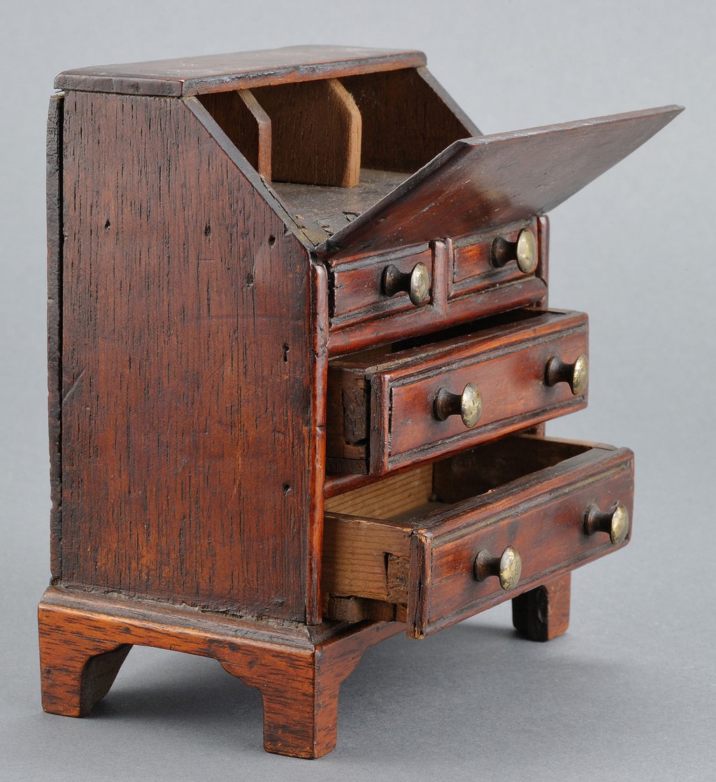 Lot 77: American miniature desk and English tea caddy
