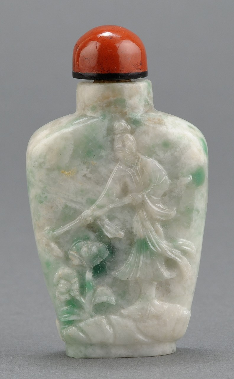 Lot 7: Chinese Carved Jadite Snuff Bottle farmer