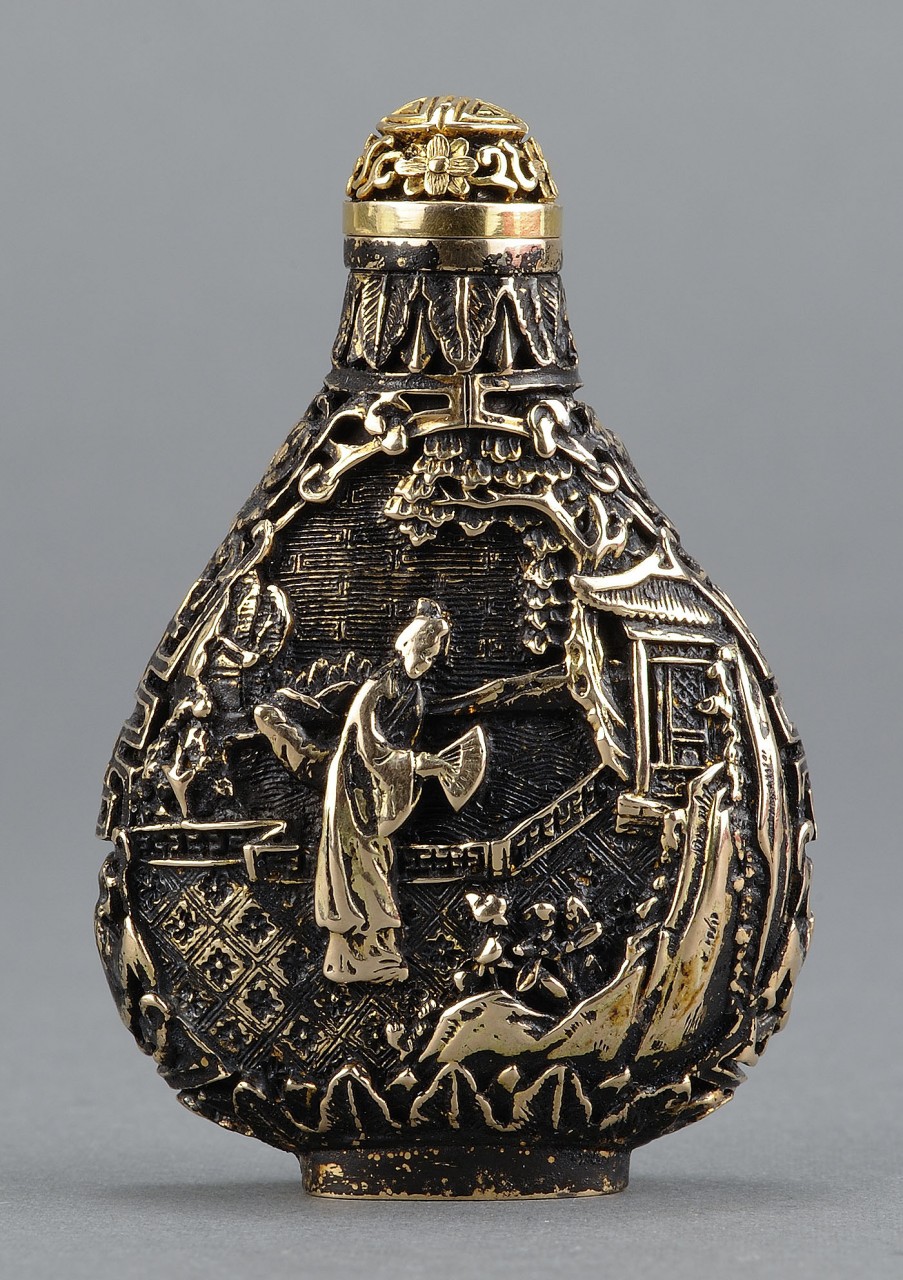 Lot 9: Chinese 14K Gold Carved Snuff Bottle, 83.8 grams
