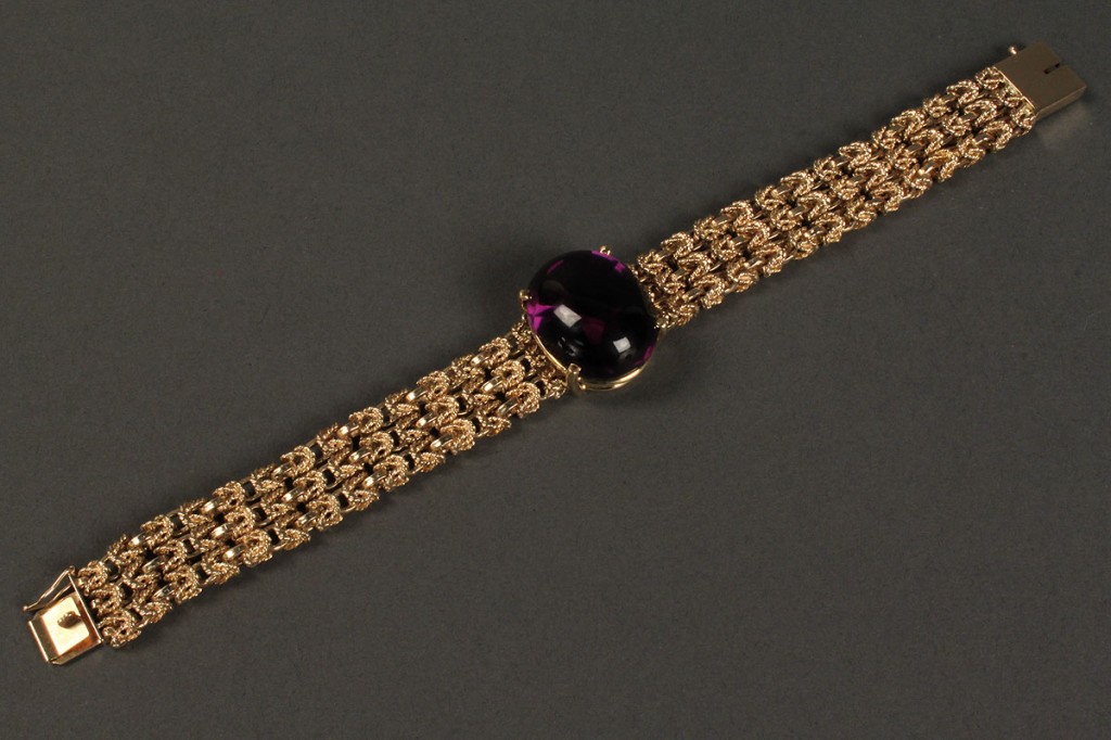 Lot 169: 14K Gold Chain Bracelet w/ purple stone