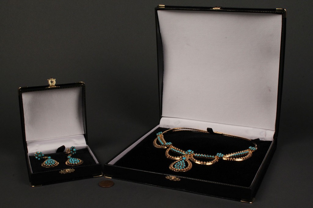 Lot 171: 18K Fashion Turquoise Necklace & Earrings