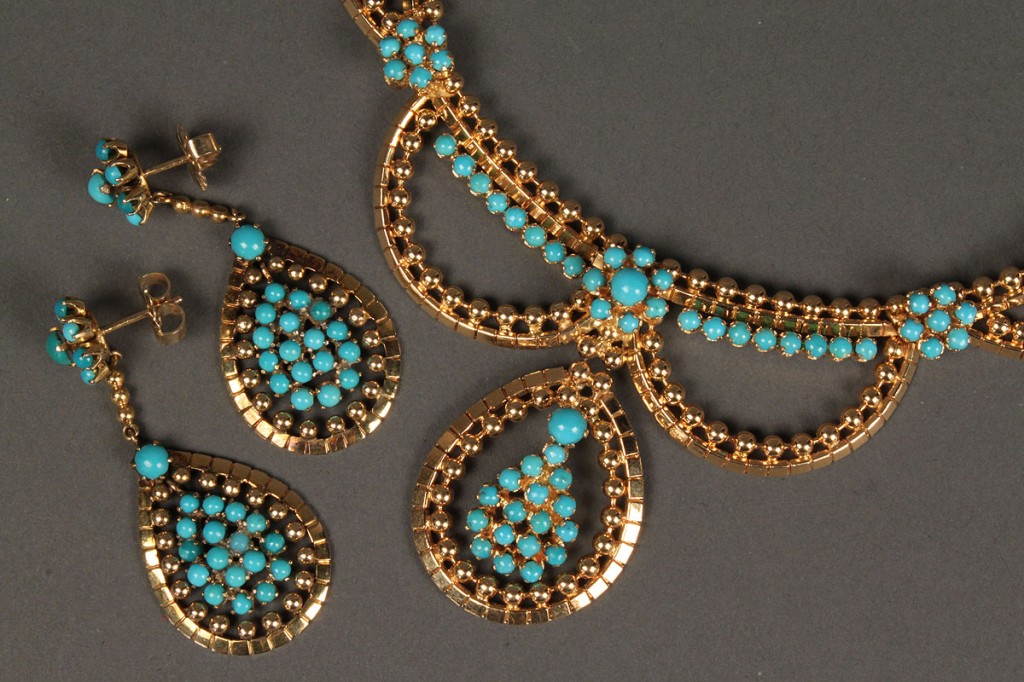 Lot 171: 18K Fashion Turquoise Necklace & Earrings