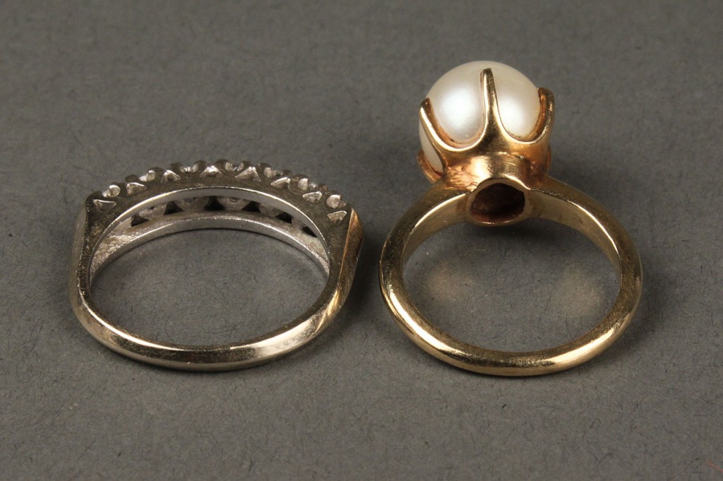 Lot 172: Lot of 2 14K rings. 1 diamond band & 1 pearl ring
