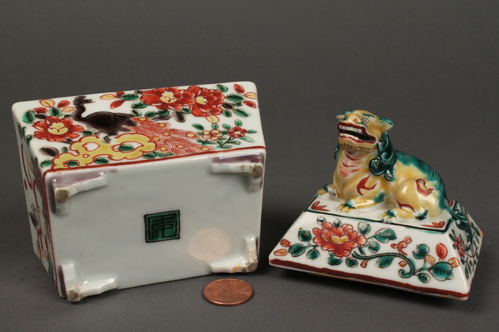 Lot 25: Chinese Porcelain Wucai Box