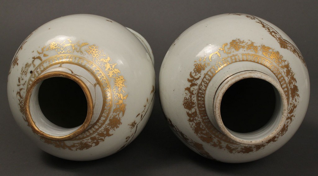 Lot 260: Pair of Chinese Export Baluster Vases