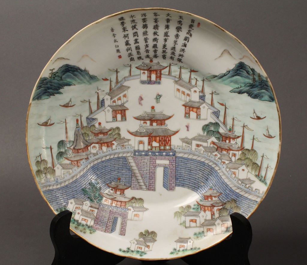 Lot 427: Chinese plate and vase, Republic