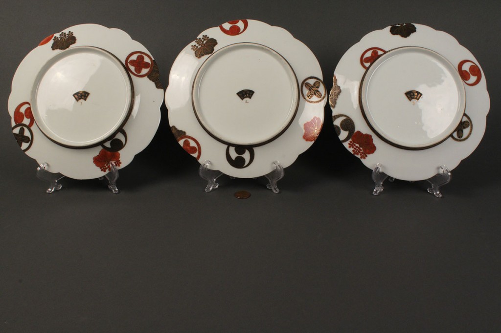 Lot 433: Set  of 12 Japanese Kutani Porcelain Plates