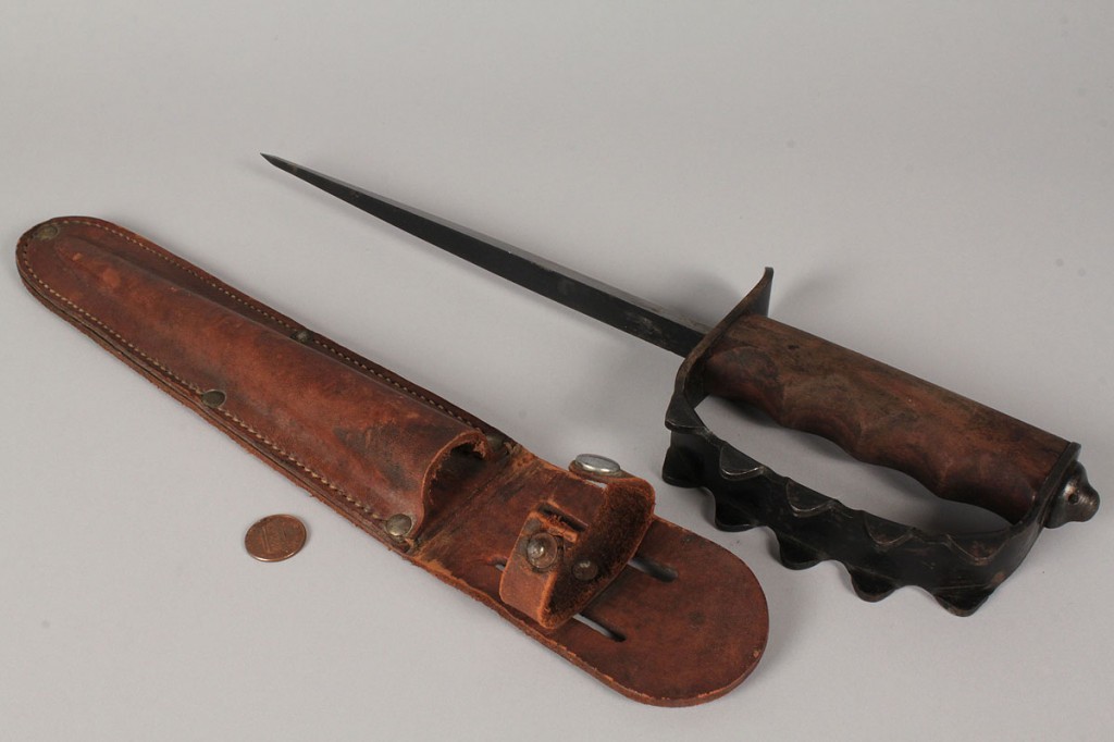 Lot 473: WWI US Model 1917 Trench Knife Knuckle Duster ACC