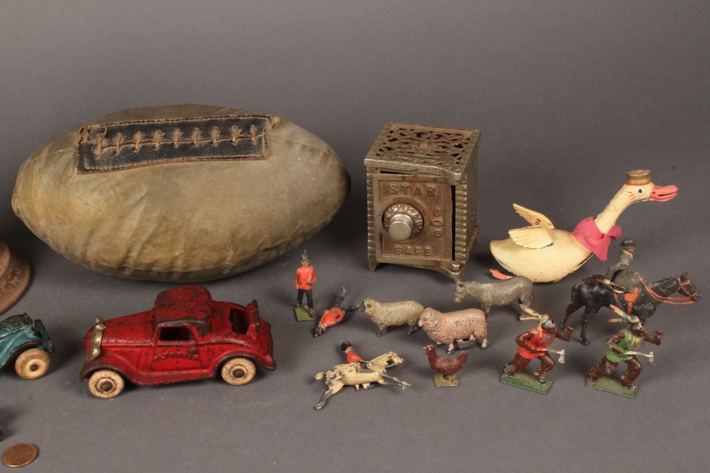 Lot 475: Assorted lot  of Vintage Toys (20 pcs)